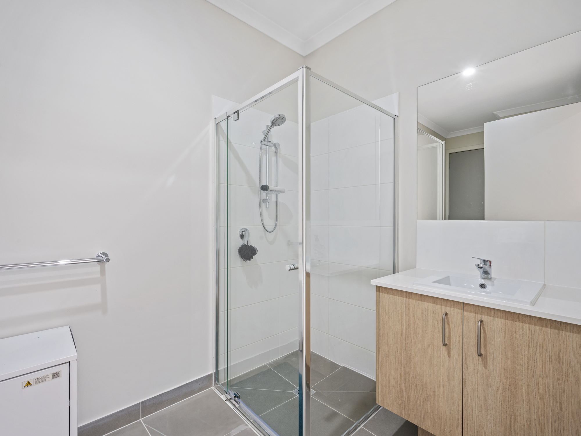 Beautiful ROBUST Home in Dandenong North AVAILABLE NOW! — Home image 8