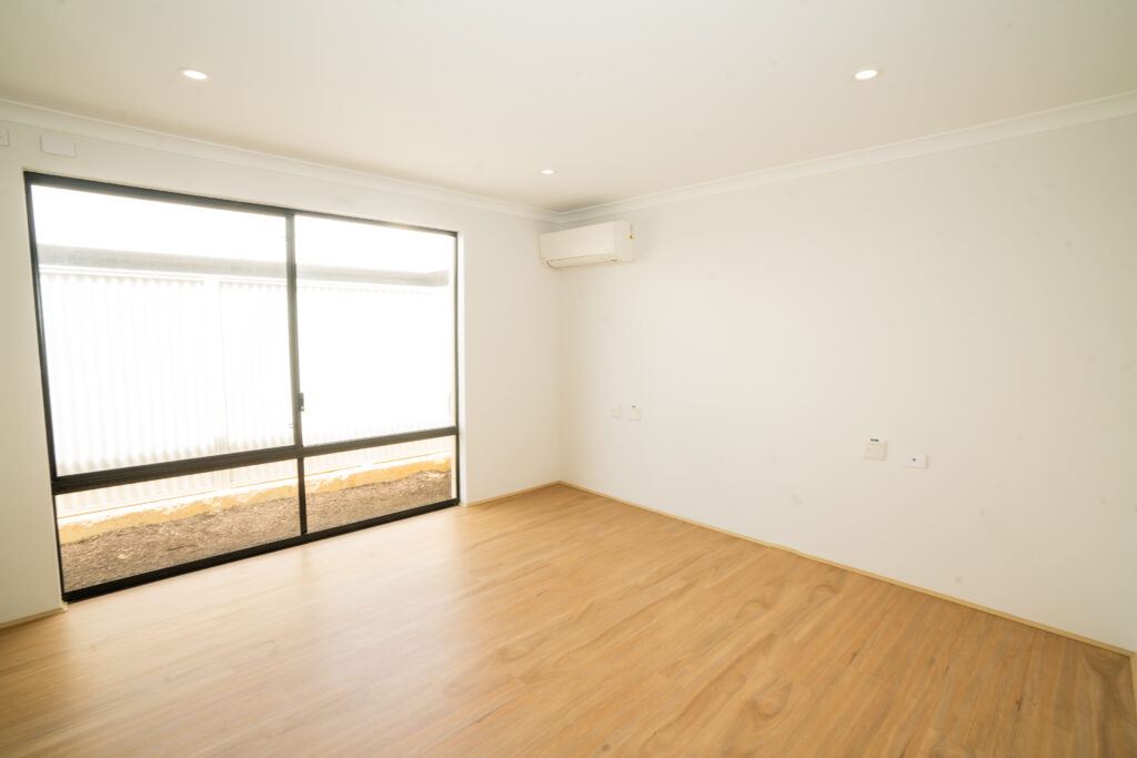Make this 3-bed your home in Eglinton - 24/7 Support Room — Home image 18