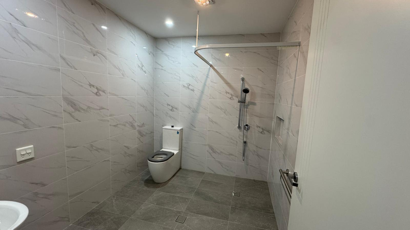 BRAND NEW - 3 Resident + 1 OOA HPS Home in OAKVILLE (WINDSOR) — Home image 13