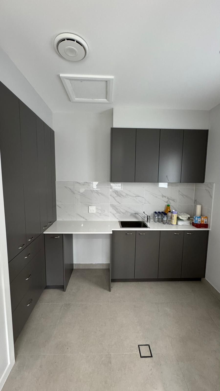 BRAND NEW - 3 Resident + 1 OOA HPS Home in OAKVILLE (WINDSOR) — Home image 5