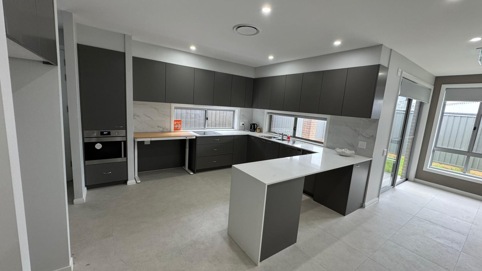 BRAND NEW - 3 Resident + 1 OOA HPS Home in OAKVILLE (WINDSOR) — Home image 7