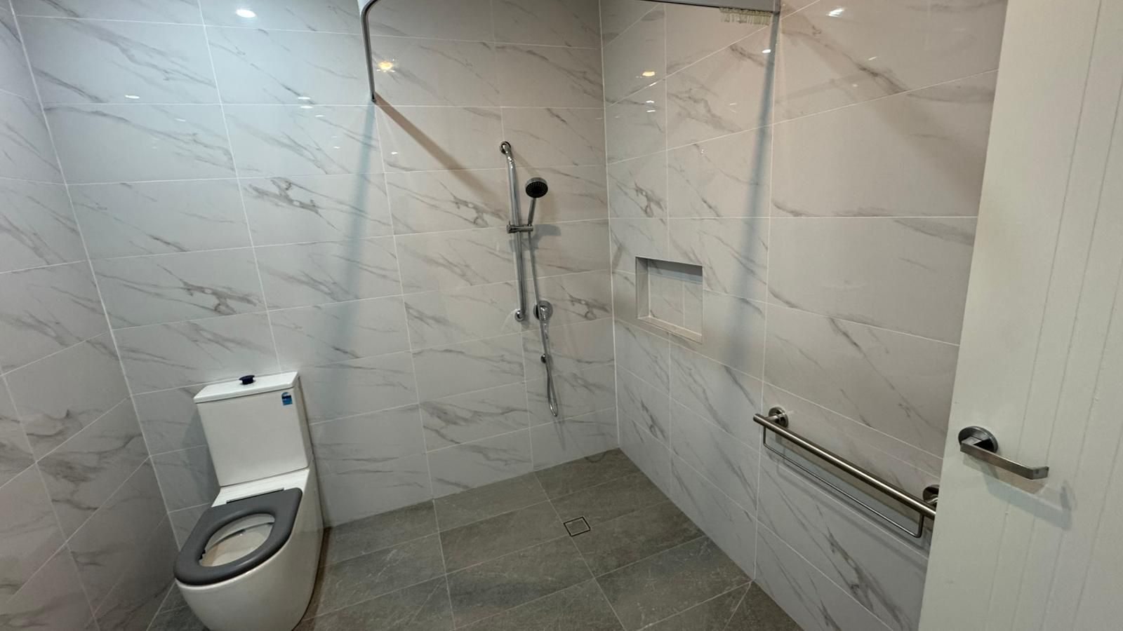 BRAND NEW - 3 Resident + 1 OOA HPS Home in OAKVILLE (WINDSOR) — Home image 11