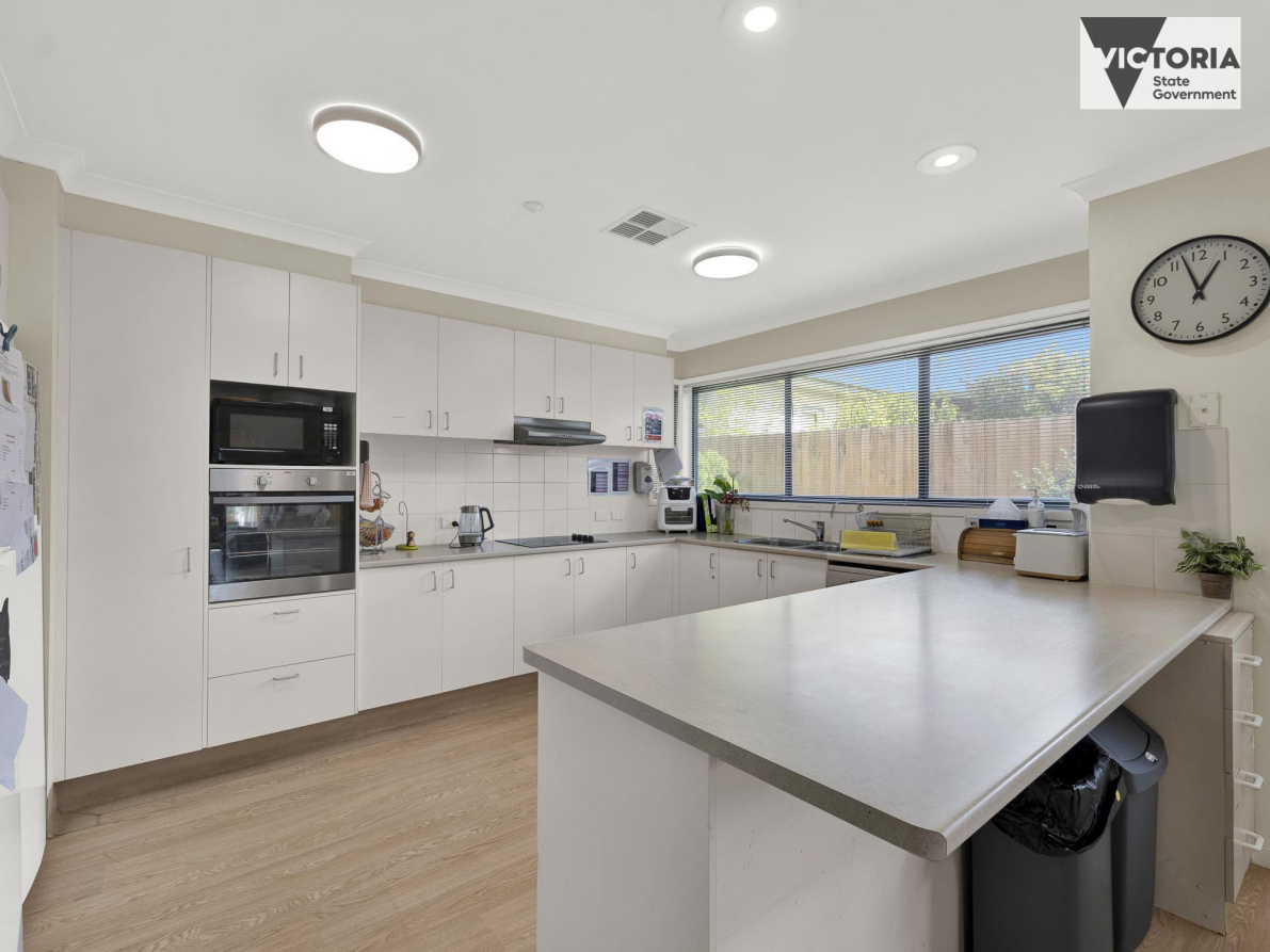 Don't miss this spacious, tightly held , leafy suburban living. — Home image 2