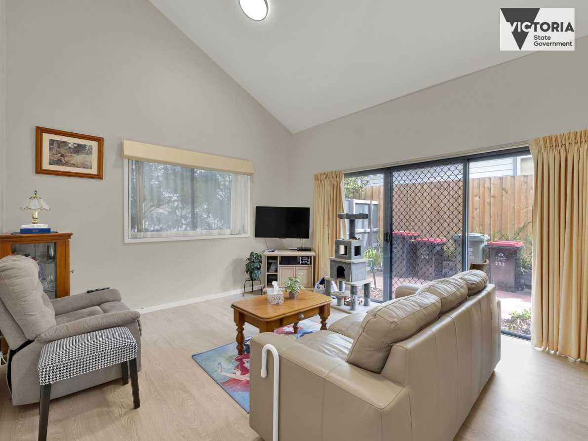Don't miss this spacious, tightly held , leafy suburban living. — Home image 4