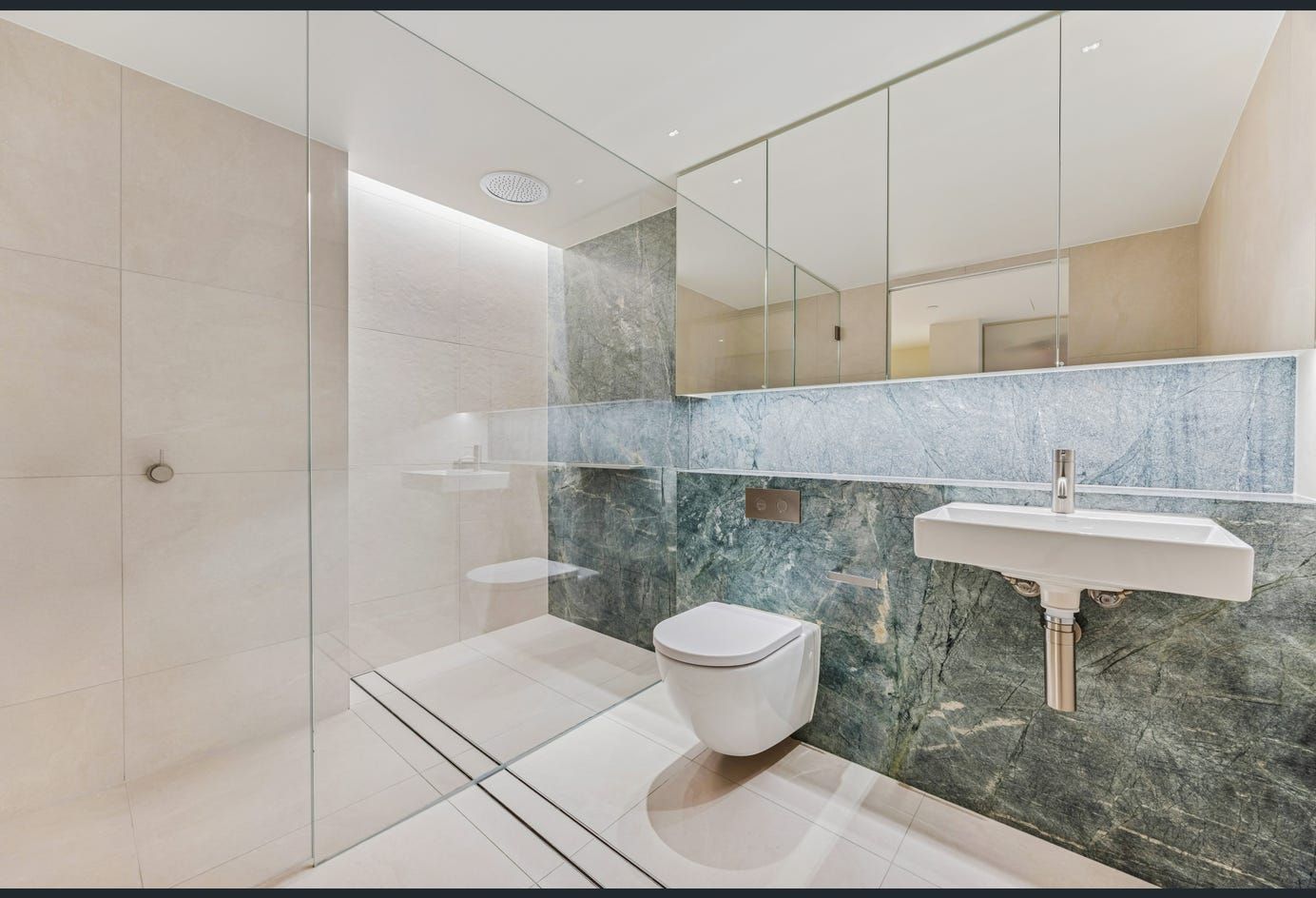 BRAND NEW 1 BEDROOM APARTMENT WITH PARKING IN NAUTIQUE BUILDING — Home image 9