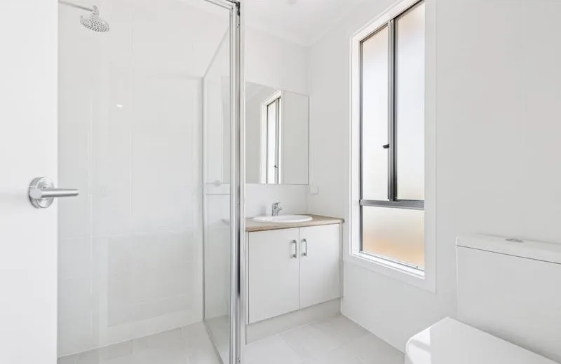 Modern Coastal Living in a Spacious 4-Bedroom SIL Home Victor Harbor — Home image 3