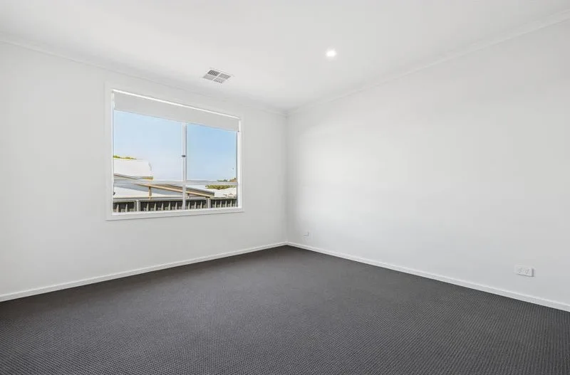 Modern Coastal Living in a Spacious 4-Bedroom SIL Home Victor Harbor — Home image 4