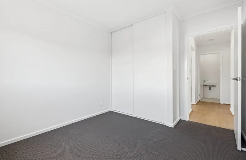 Modern Coastal Living in a Spacious 4-Bedroom SIL Home Victor Harbor — Home image 5