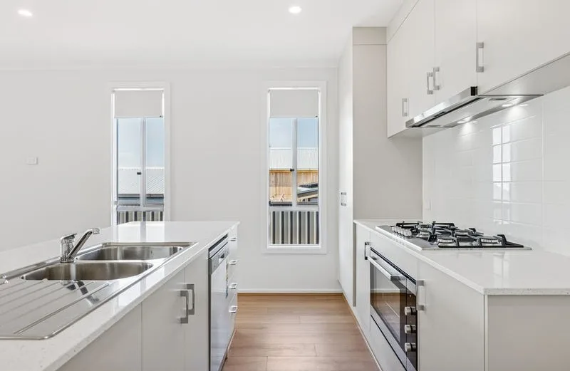 Modern Coastal Living in a Spacious 4-Bedroom SIL Home Victor Harbor — Home image 7