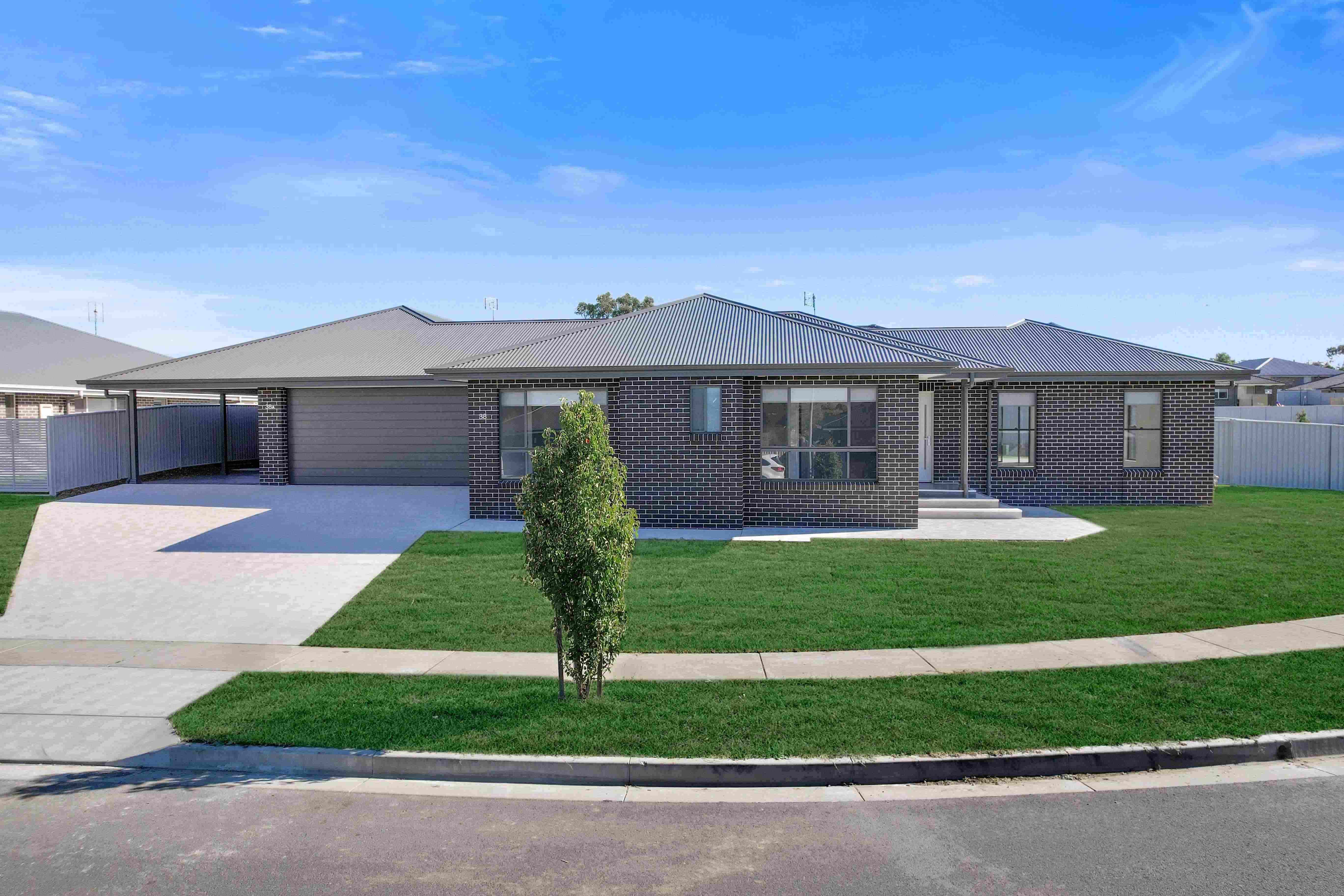 Tamworth IL House + Villa — Home image 2