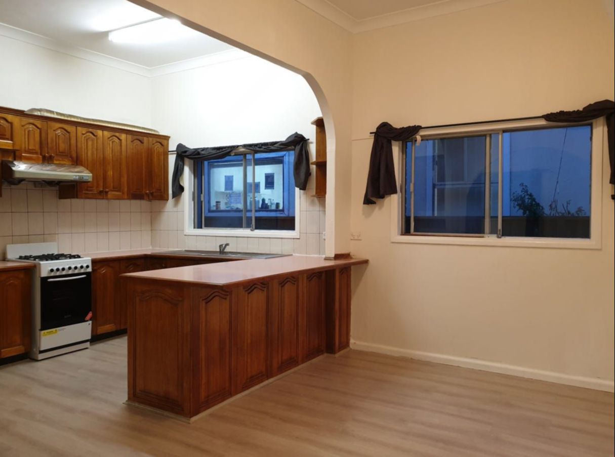 SIL Home in Rockdale — Home image 2
