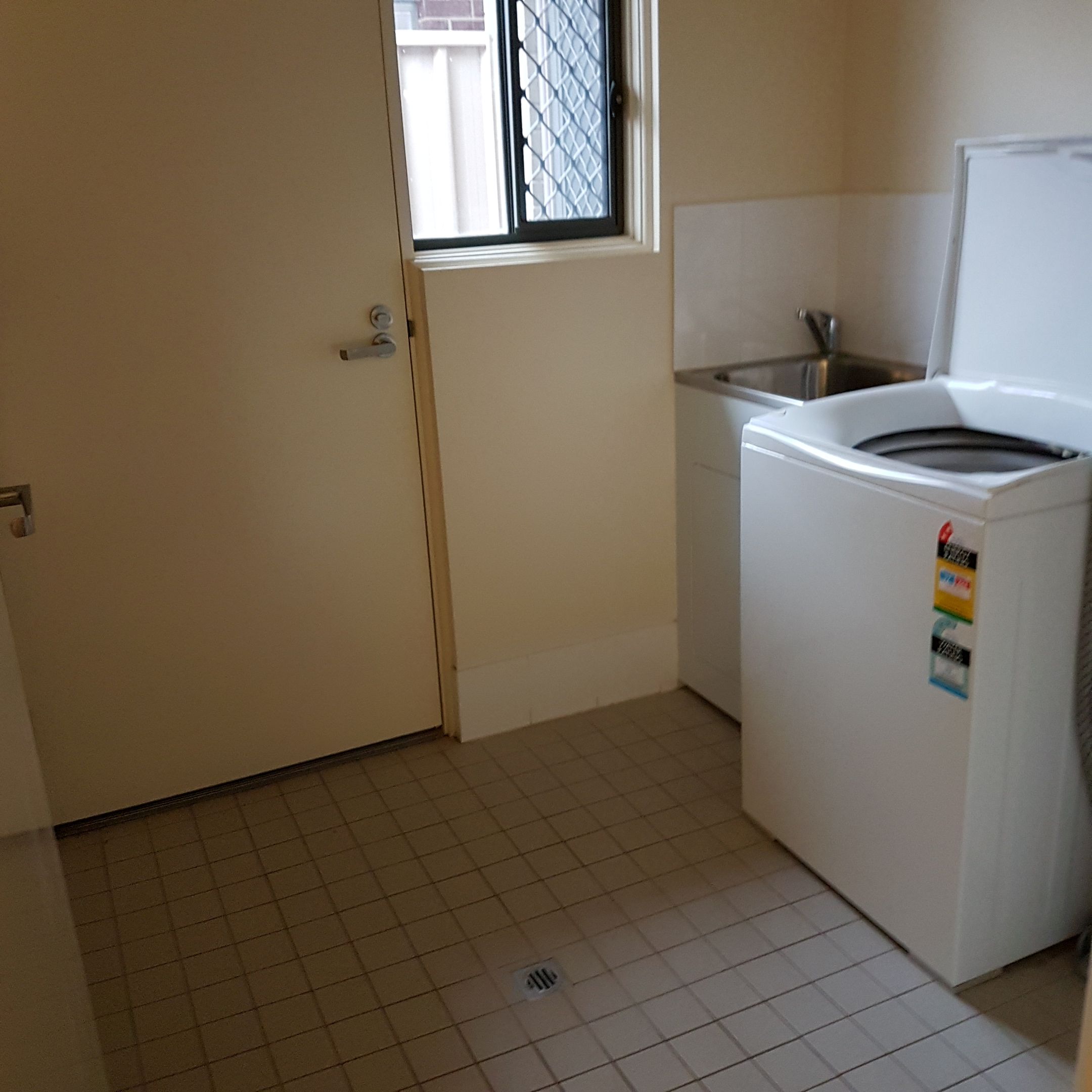 ELIZABETH PARK - AVAILABLE NOW! Live Alone - Improved Liveability — Home image 4