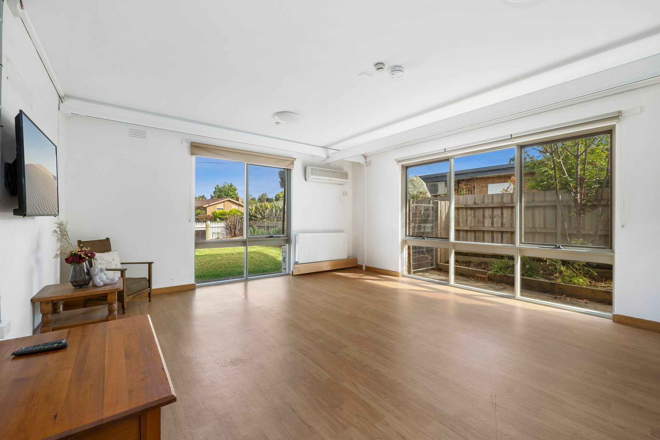A bright and lovely home only 5 minutes from The Glen Shopping Centre! — Home image 5