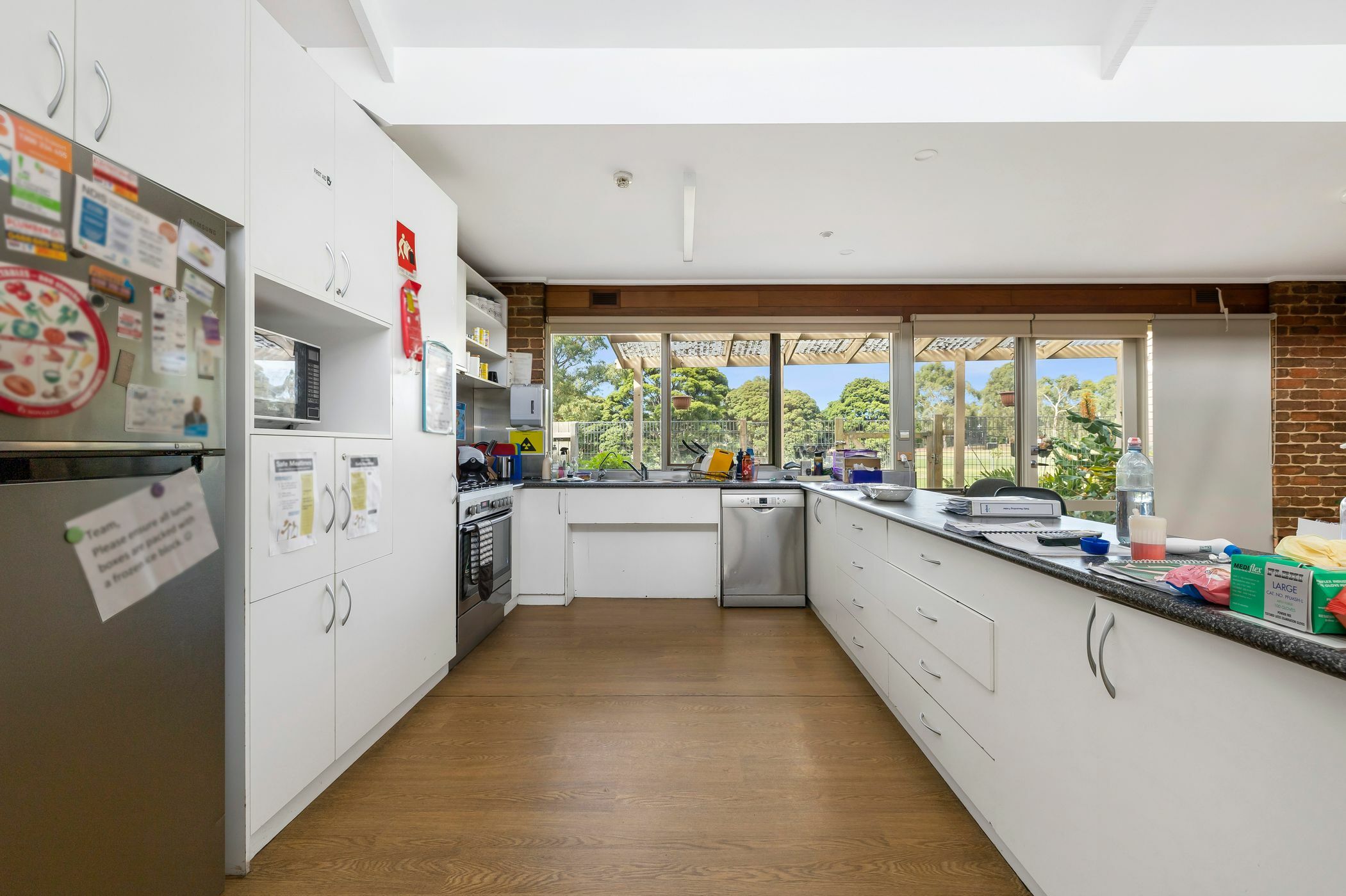 A bright and lovely home only 5 minutes from The Glen Shopping Centre! — Home image 6