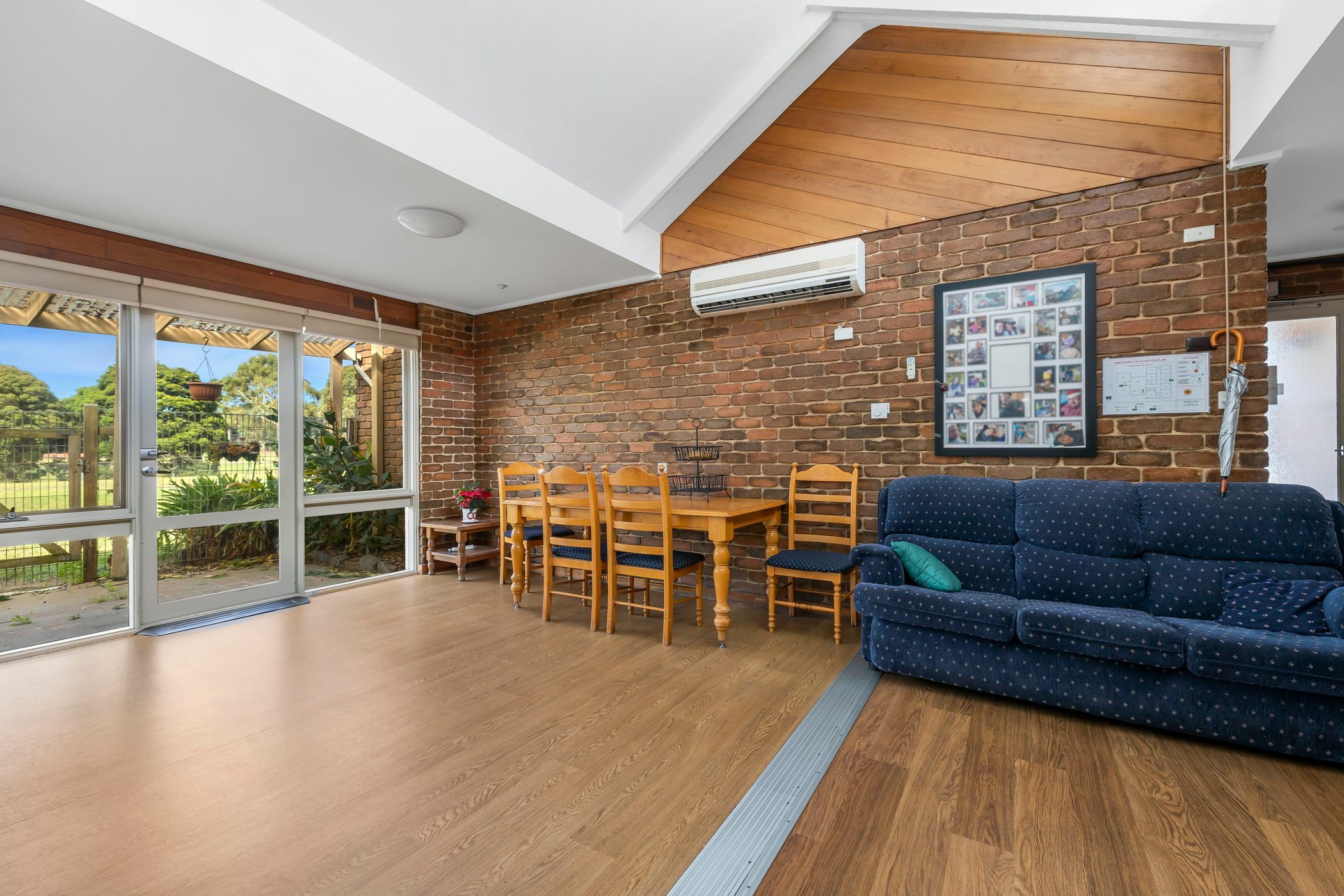 A bright and lovely home only 5 minutes from The Glen Shopping Centre! — Home image 7