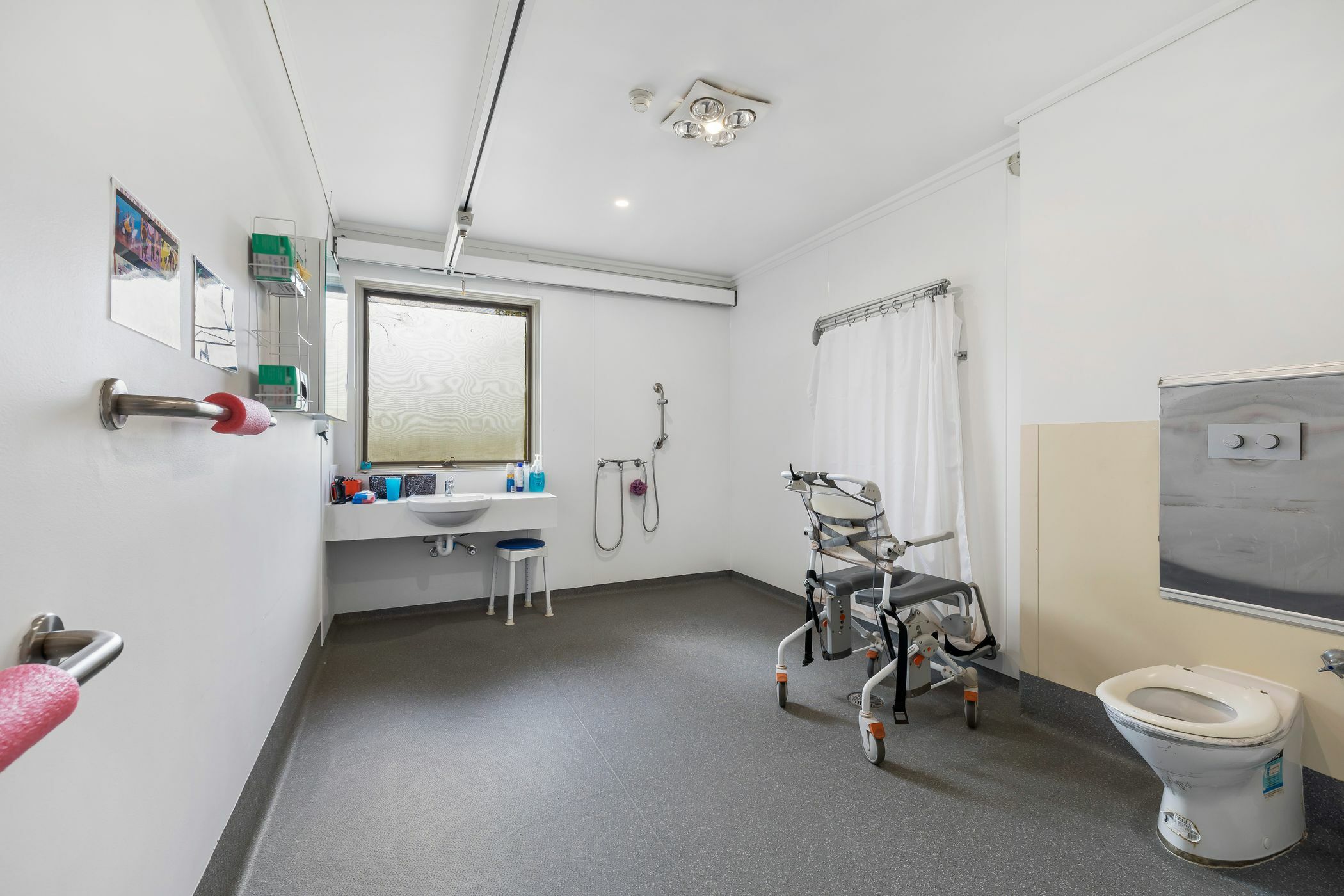 A bright and lovely home only 5 minutes from The Glen Shopping Centre! — Home image 8