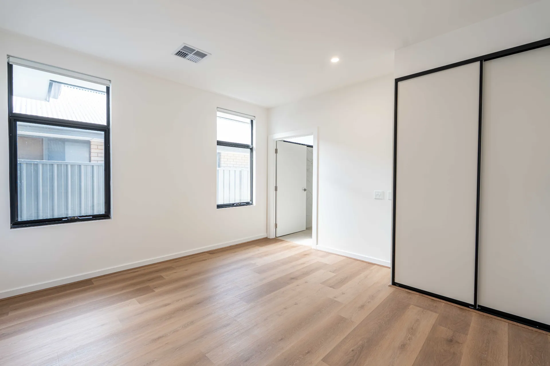 P 111 James — Home image 4