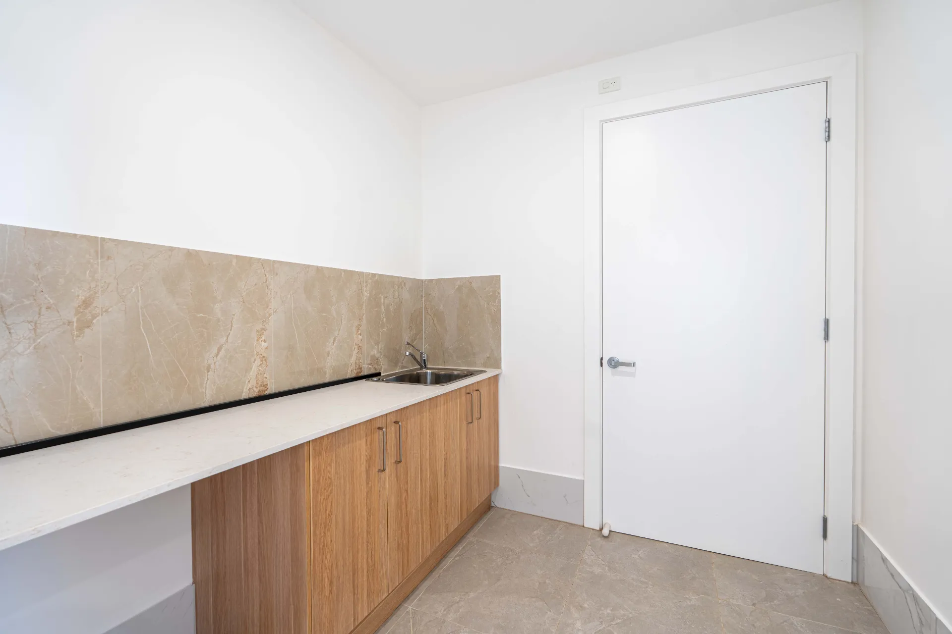 P 111 James — Home image 7