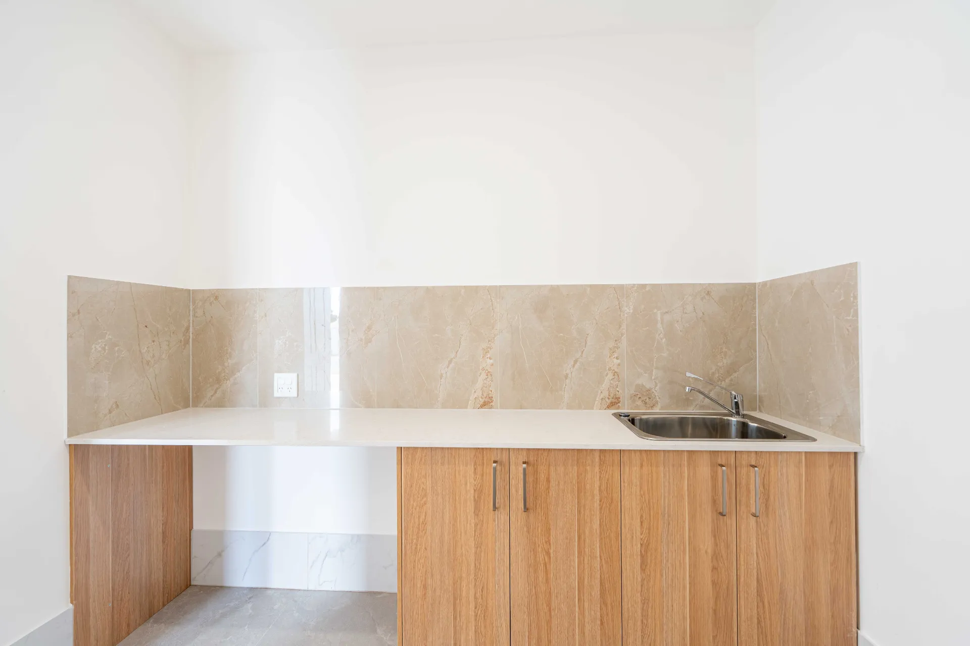 P 111 James — Home image 8