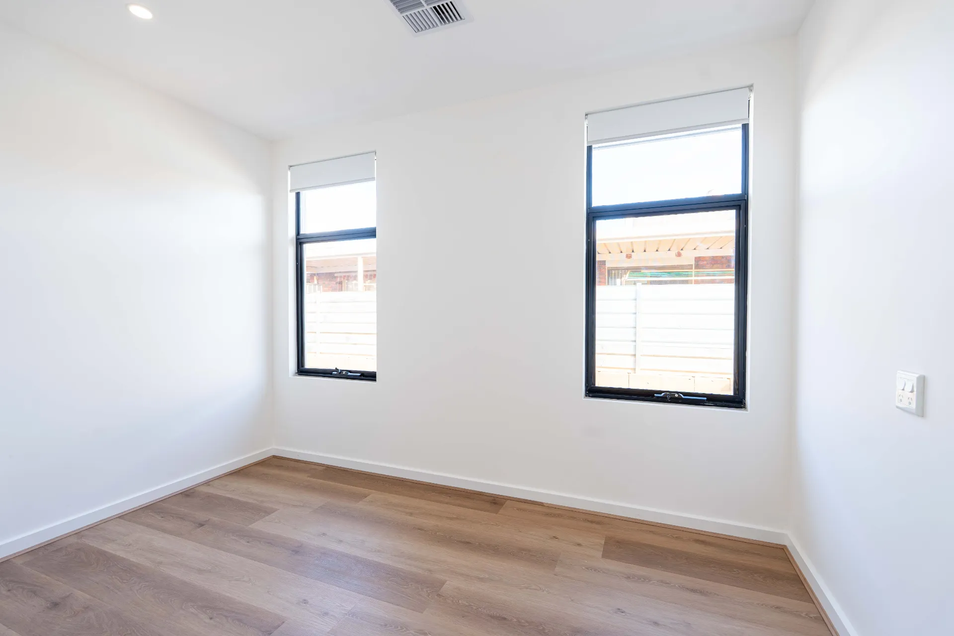 P 111 James — Home image 10