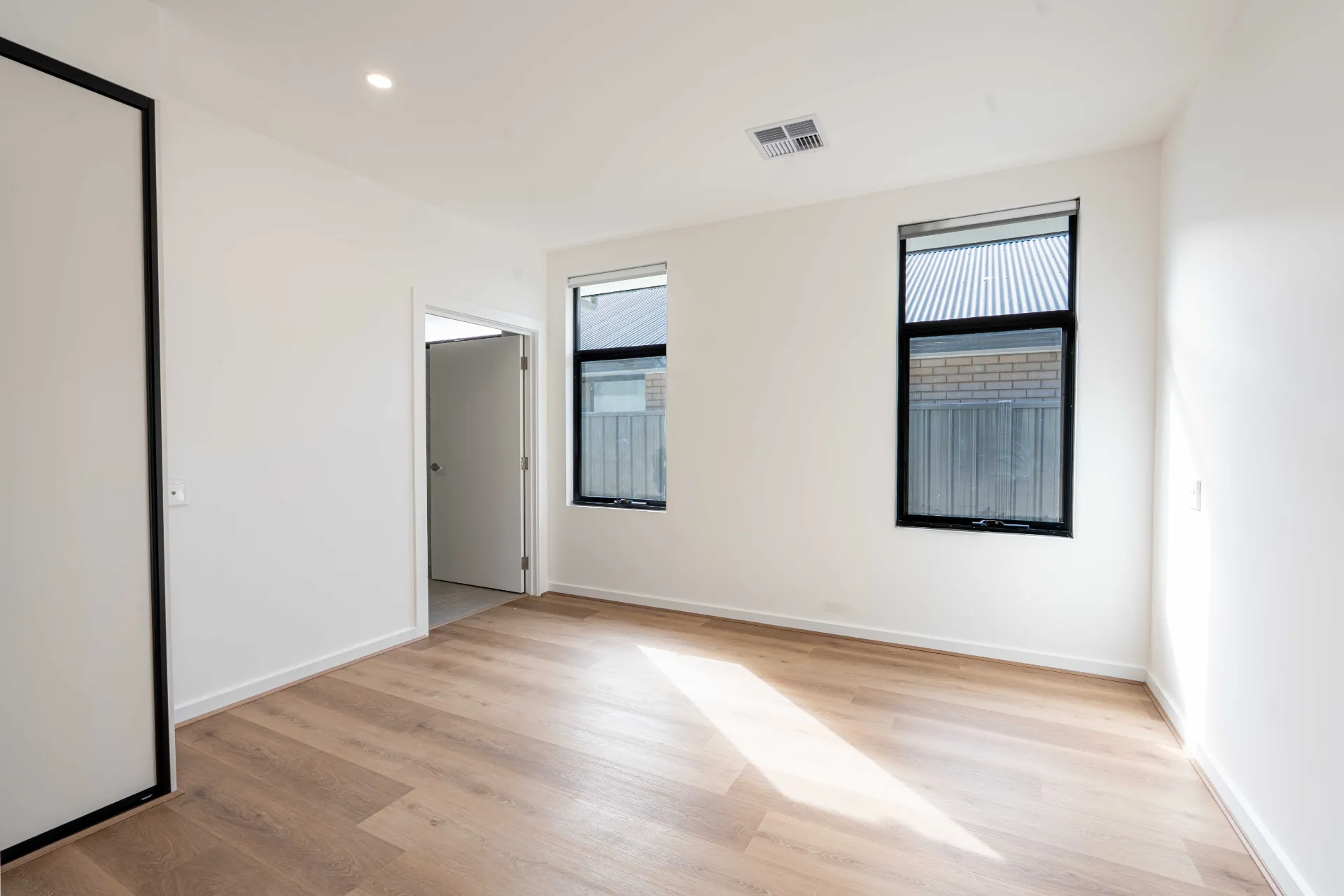 P 111 James — Home image 13