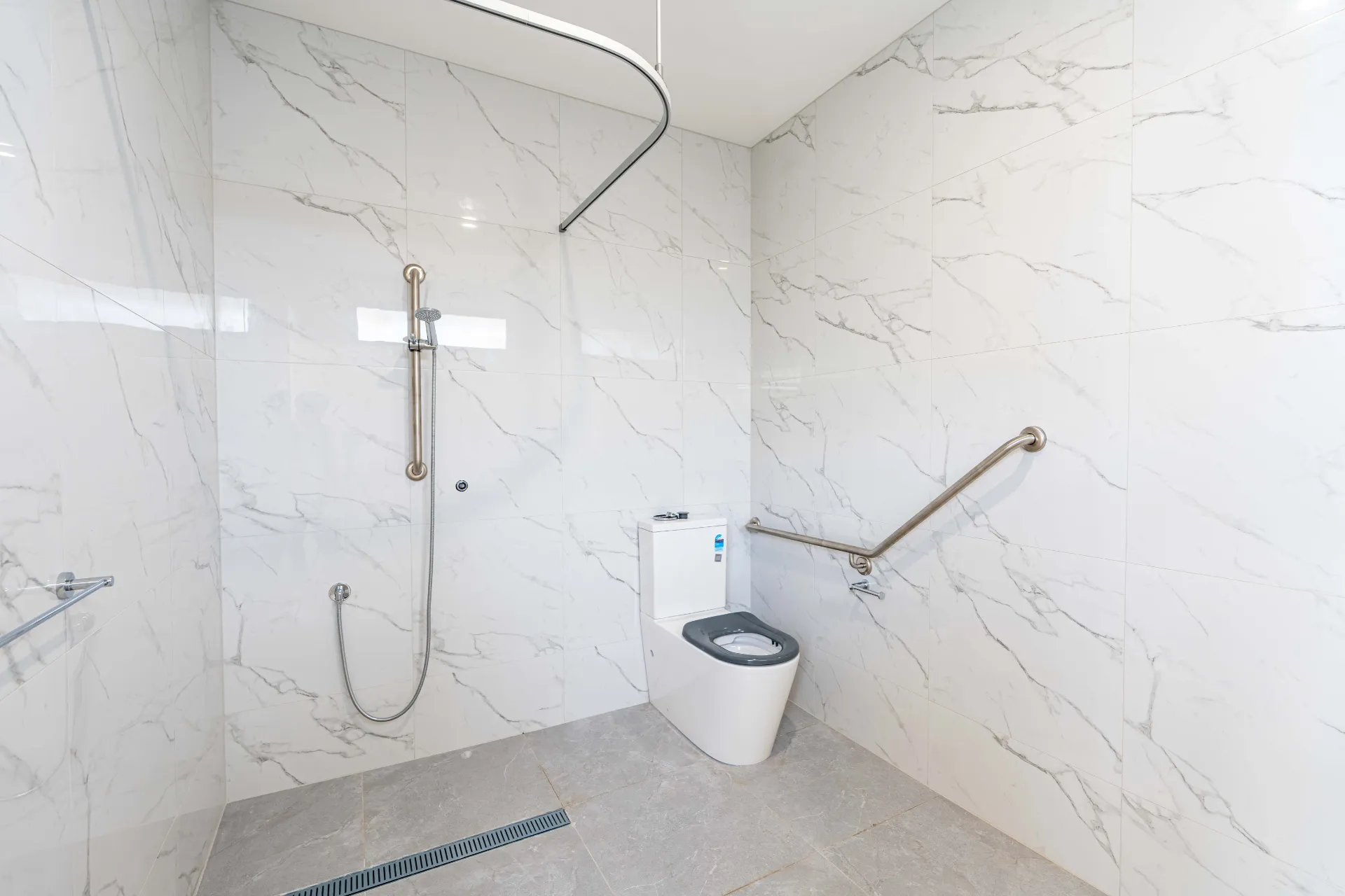P 111 James — Home image 14