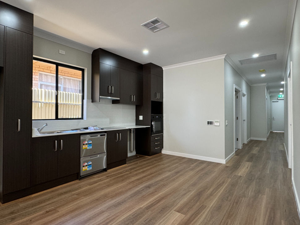 IMMACULATE SDA Home - 3 bedrooms Available with OOA- Elizabeth North — Home image 8