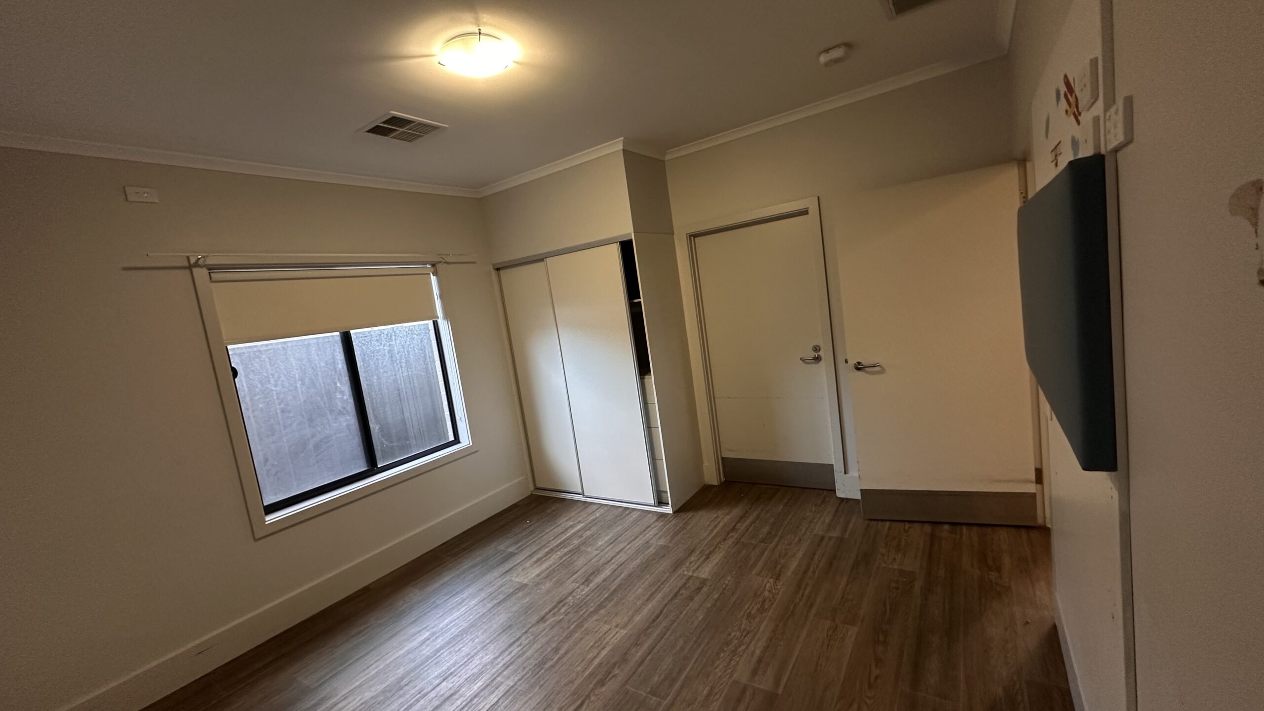 Torrensville - 1 Vacancy 4 Bedroom Residence Basic — Home image 3