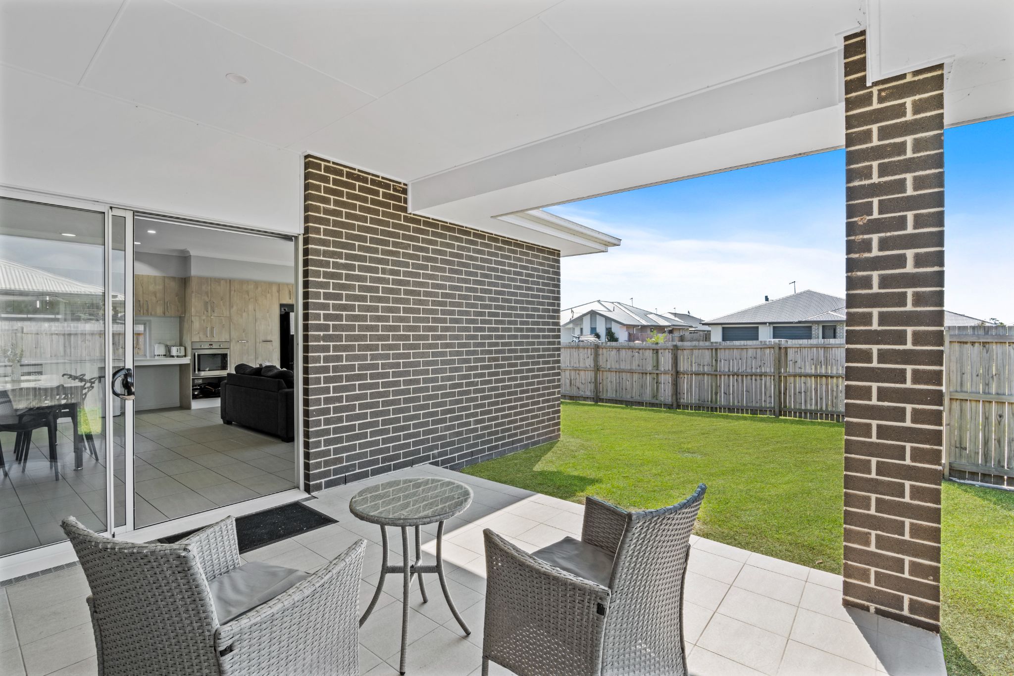 Lovely new Logan Reserve home — Home image 4