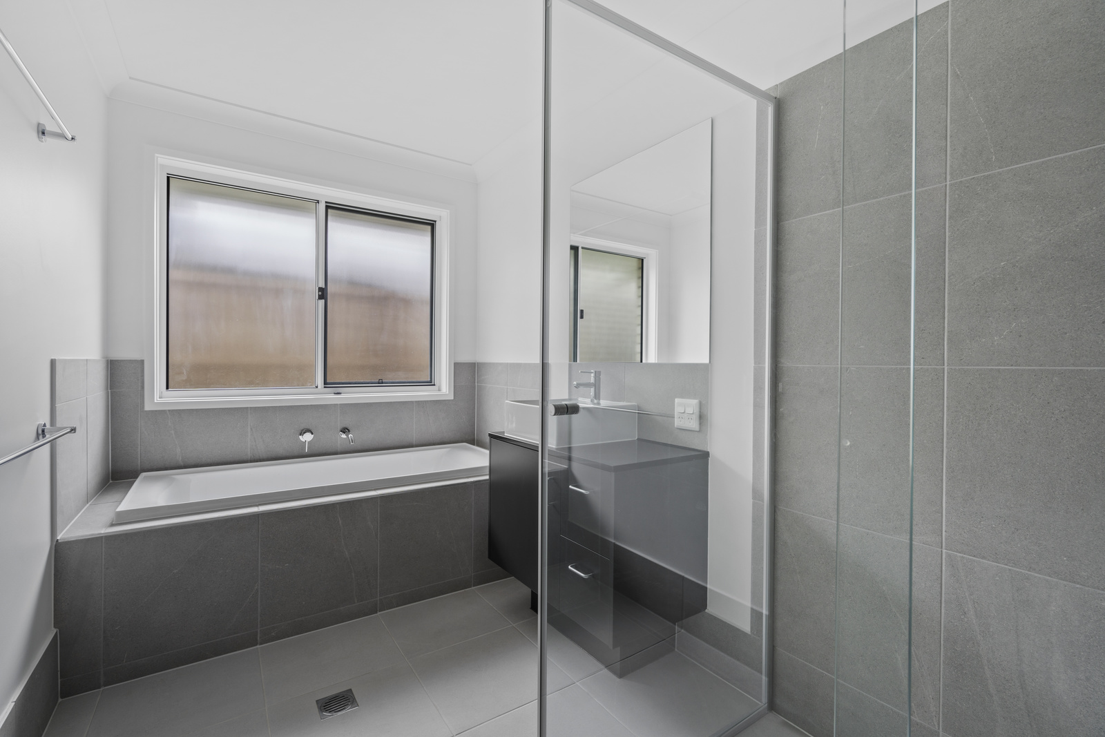 REDLAND BAY – IMPROVED LIVEABILITY HOUSE — Home image 4
