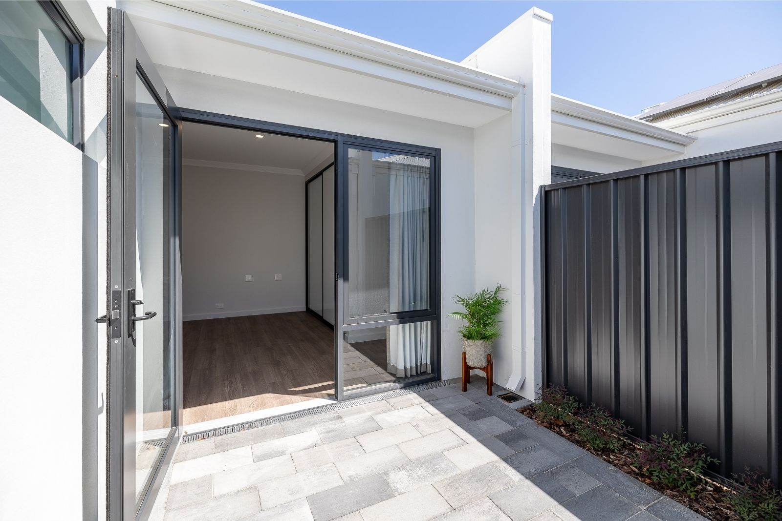 Two Luxury 2-Bedroom Homes for Sharing. Disability Accommodation — Home image 7