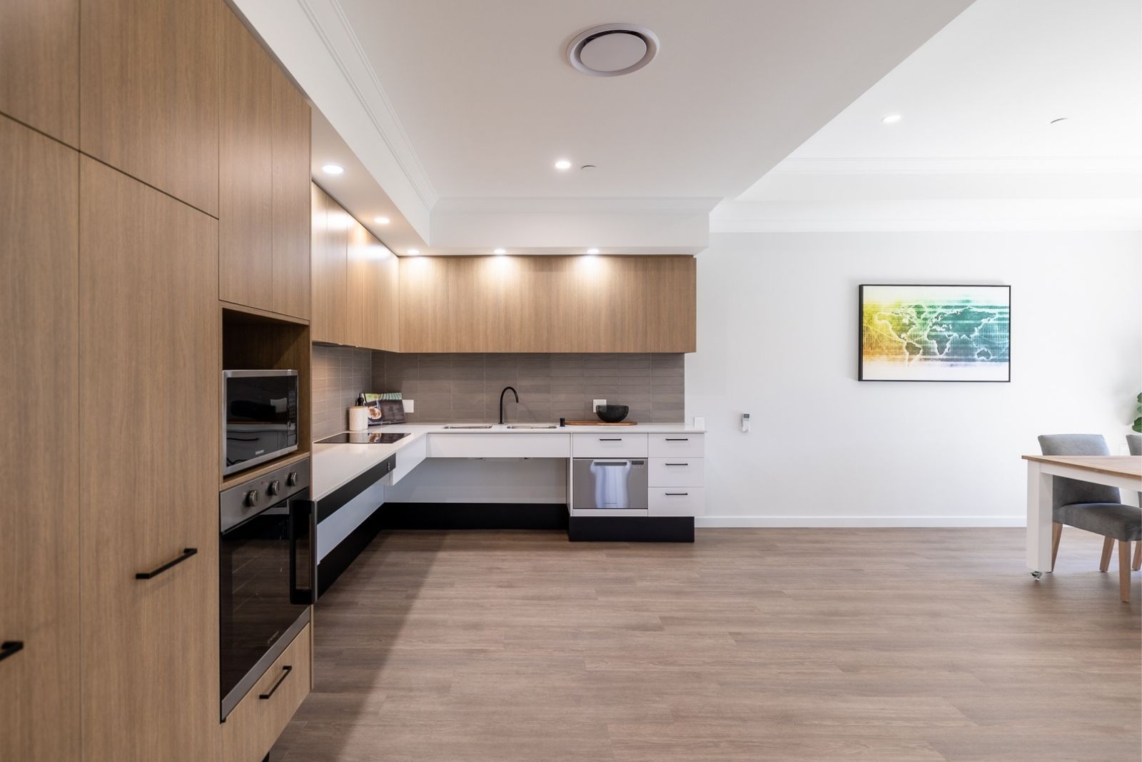 Two Luxury 2-Bedroom Homes for Sharing. Disability Accommodation — Home image 13