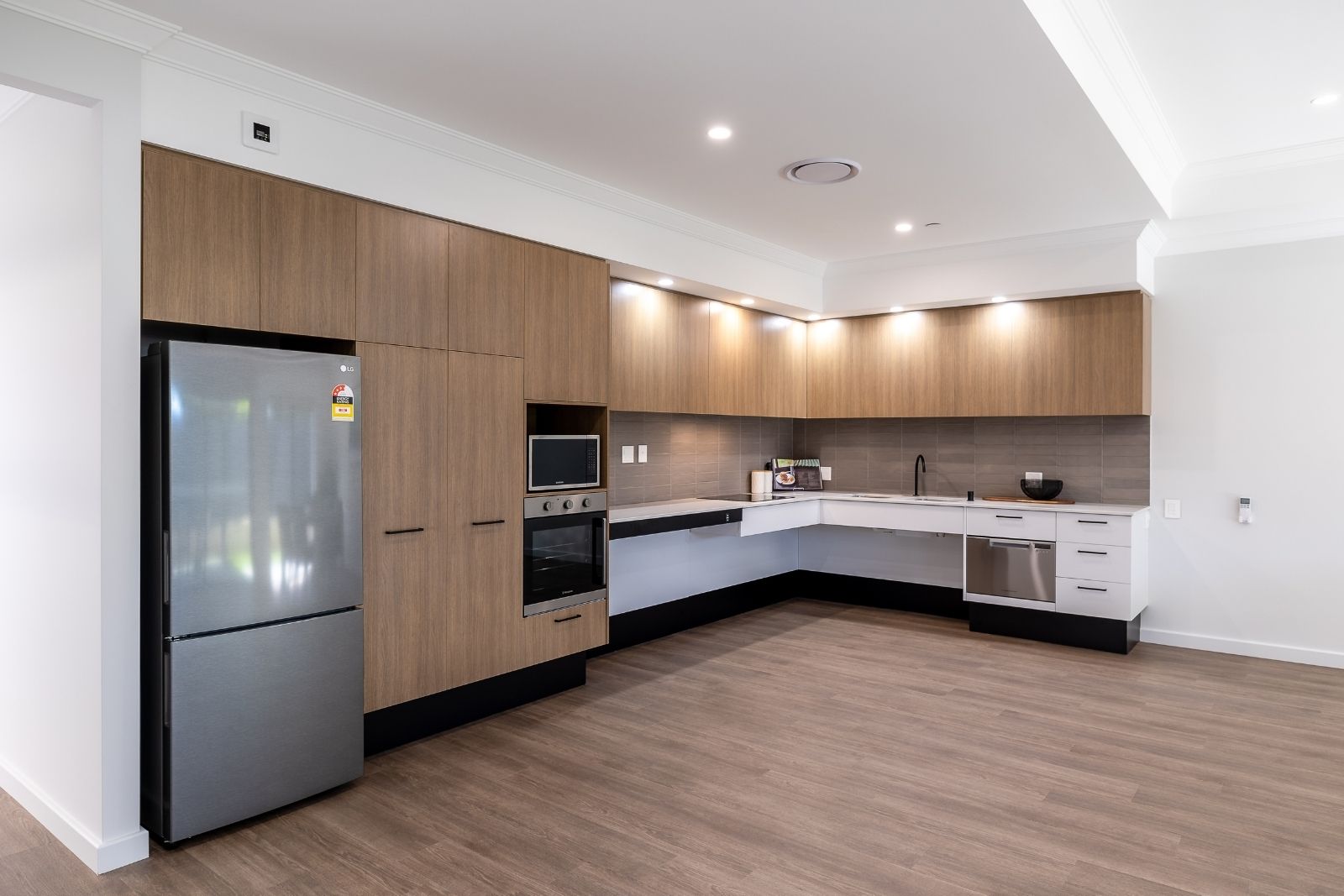 Two Luxury 2-Bedroom Homes for Sharing. Disability Accommodation — Home image 14