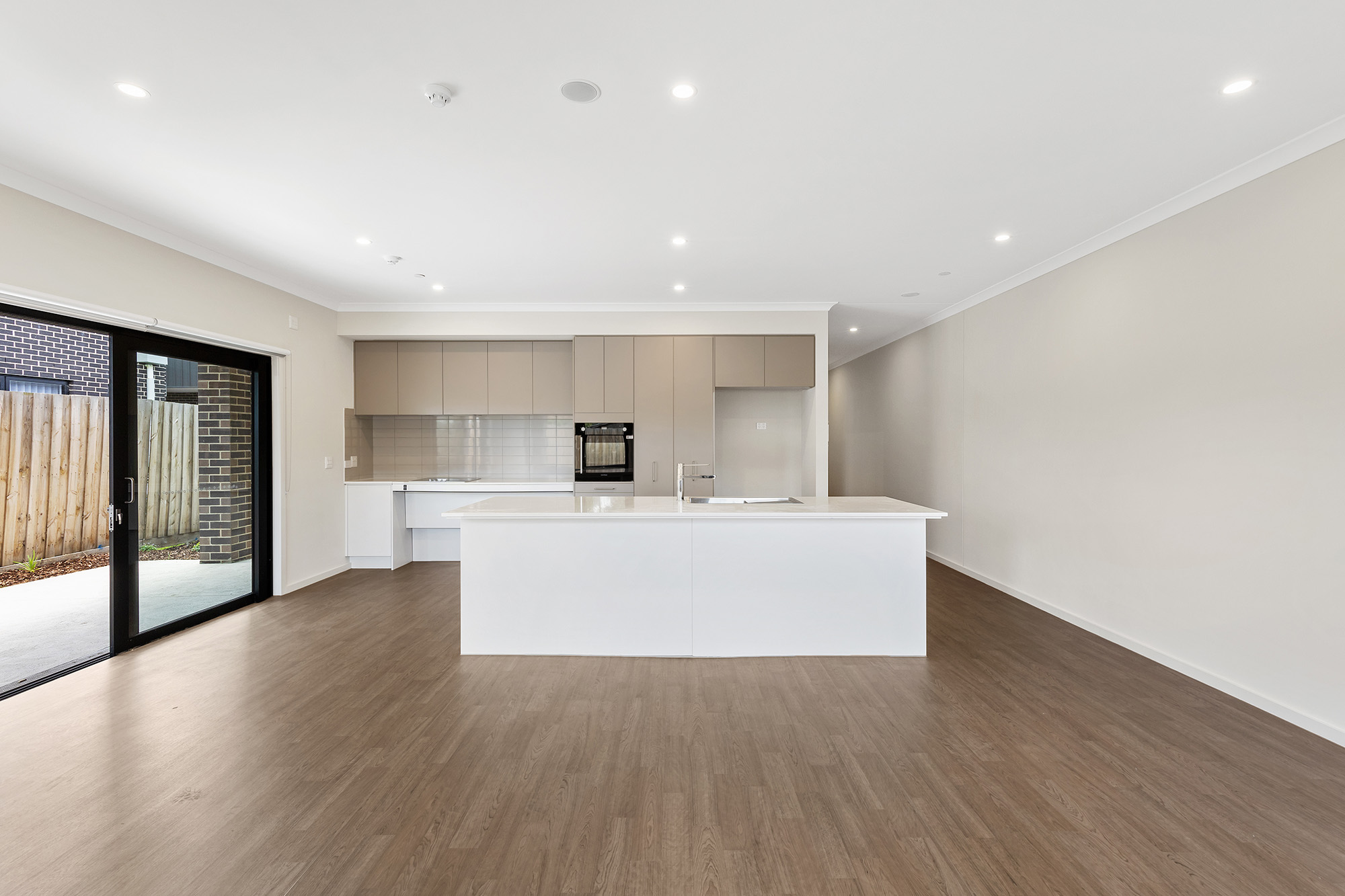 Modern house in well-connected suburb 2 Bed/2 Bath (+OOA) HPS — Home image 5