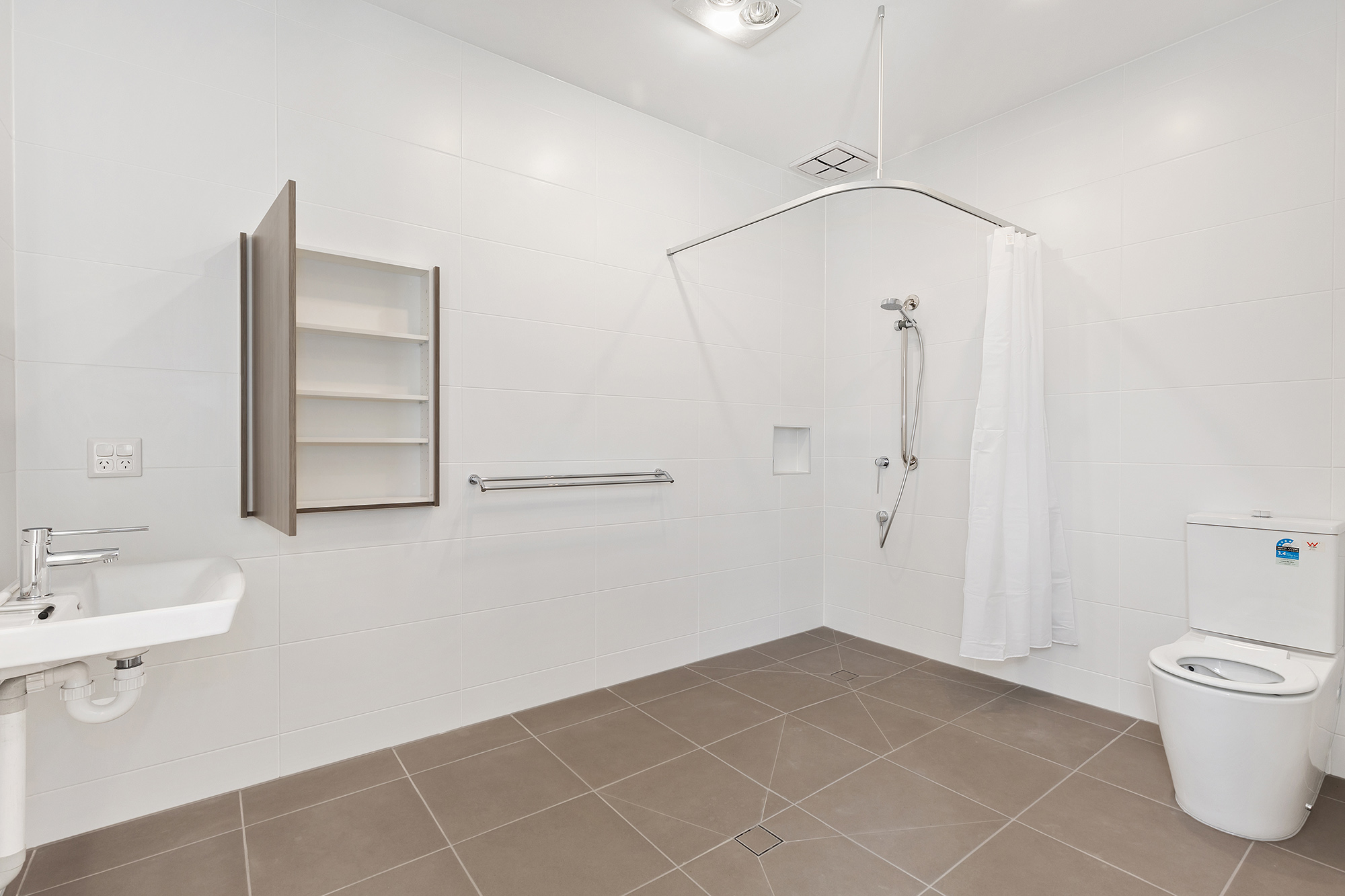 Superbly located in Knoxfield! — Home image 16