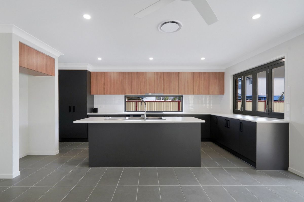 Beautiful brand new house in Southport SIL/ILO — Home image 4