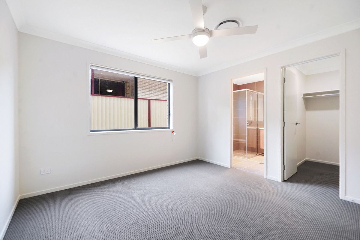 Beautiful brand new house in Southport SIL/ILO — Home image 5