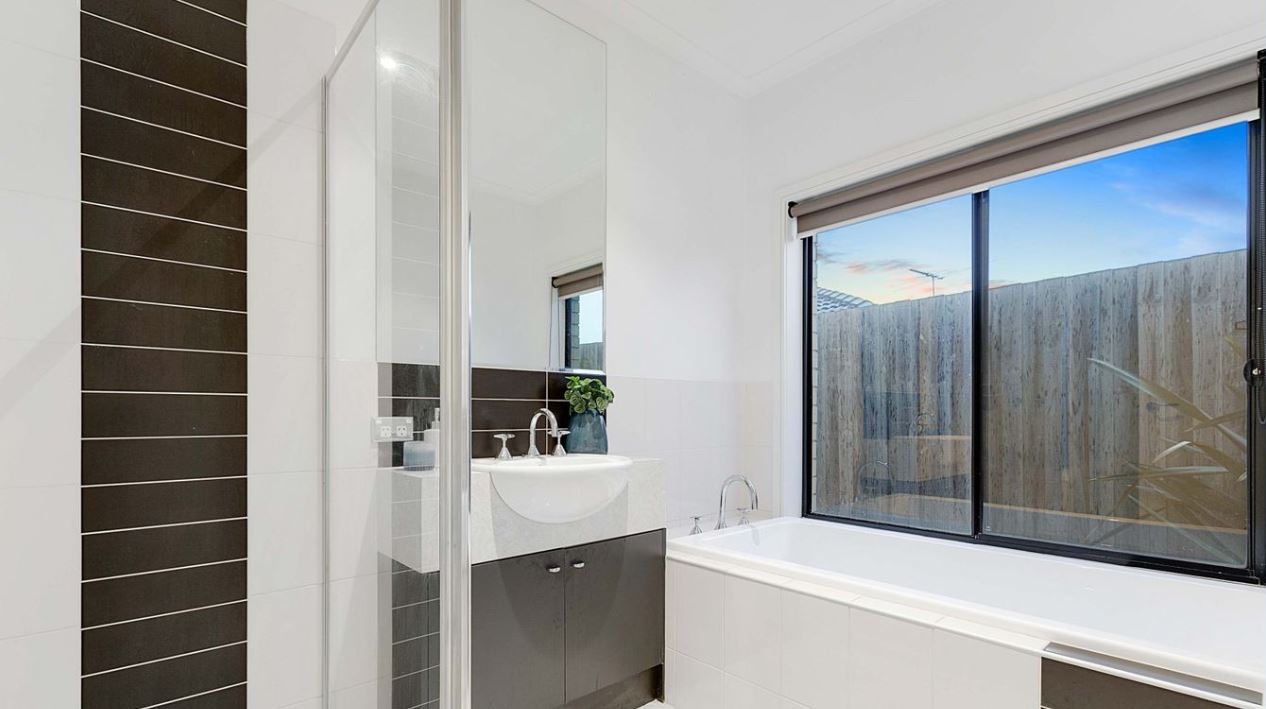 1-Bedroom available in a house with two male residents 45+ — Home image 10