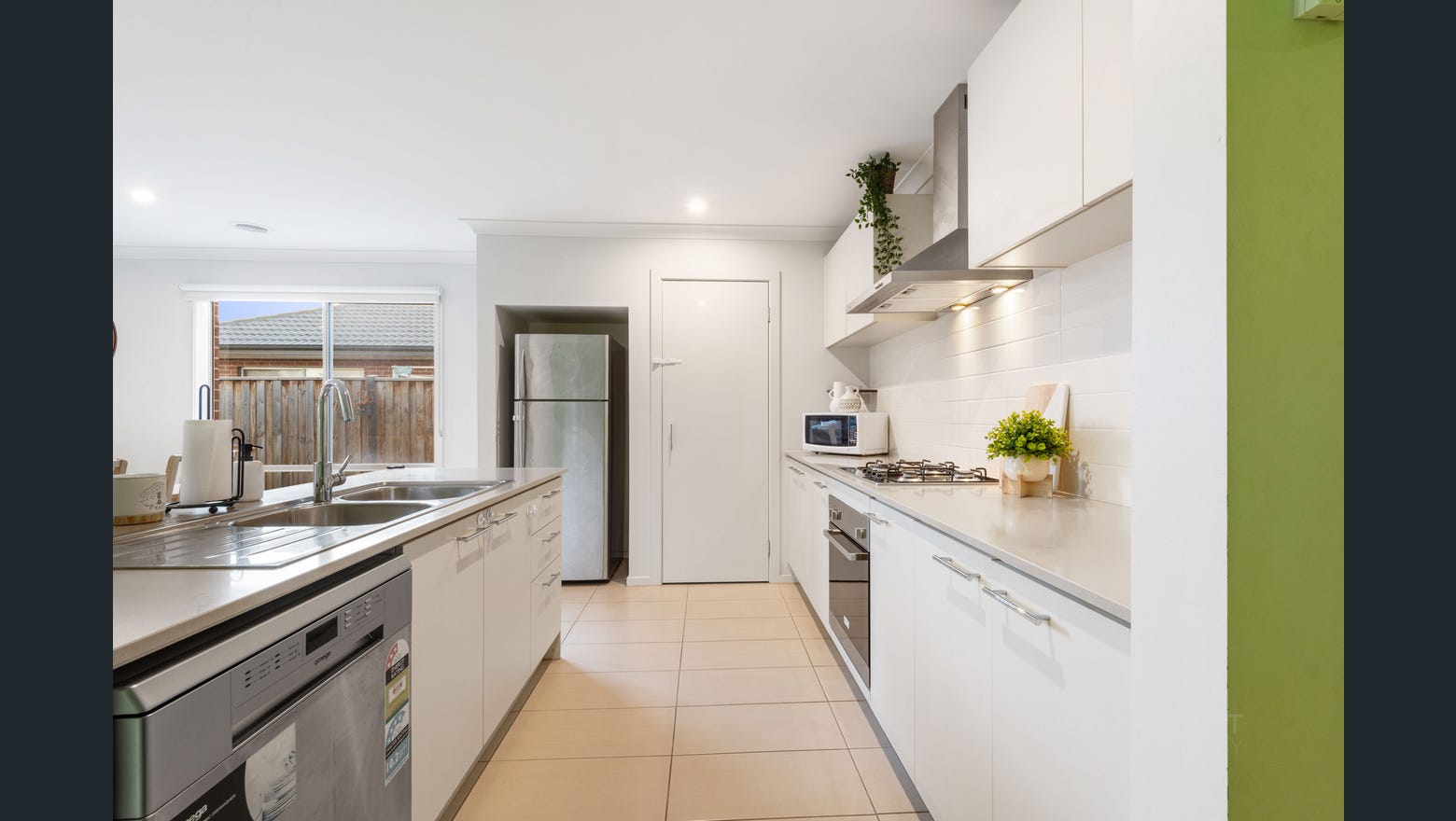 SPACIOUS SIL RESIDENCE IN DEER PARK — Home image 2