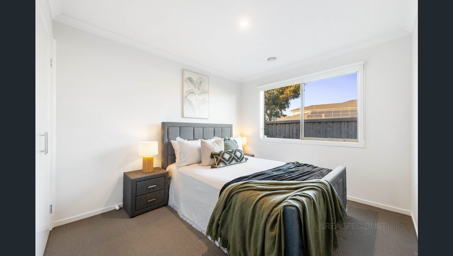 SPACIOUS SIL RESIDENCE IN DEER PARK — Home image 3