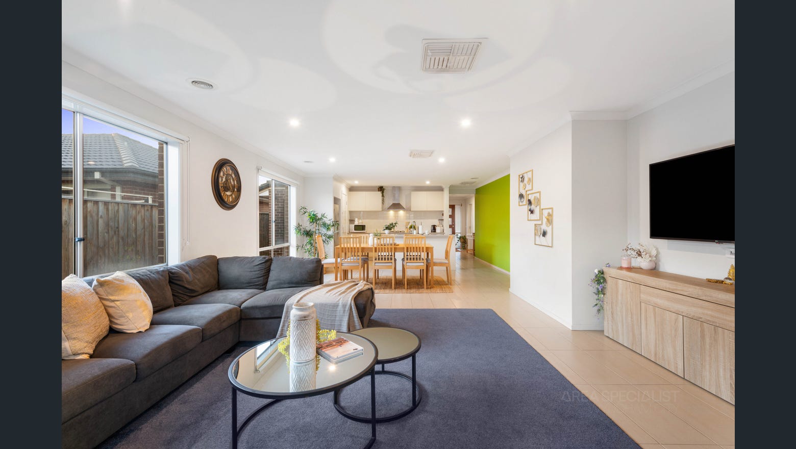 SPACIOUS SIL RESIDENCE IN DEER PARK — Home image 4