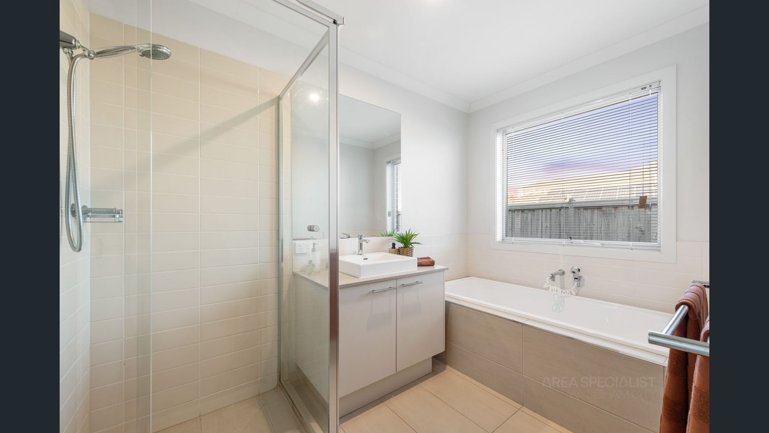 SPACIOUS SIL RESIDENCE IN DEER PARK — Home image 6