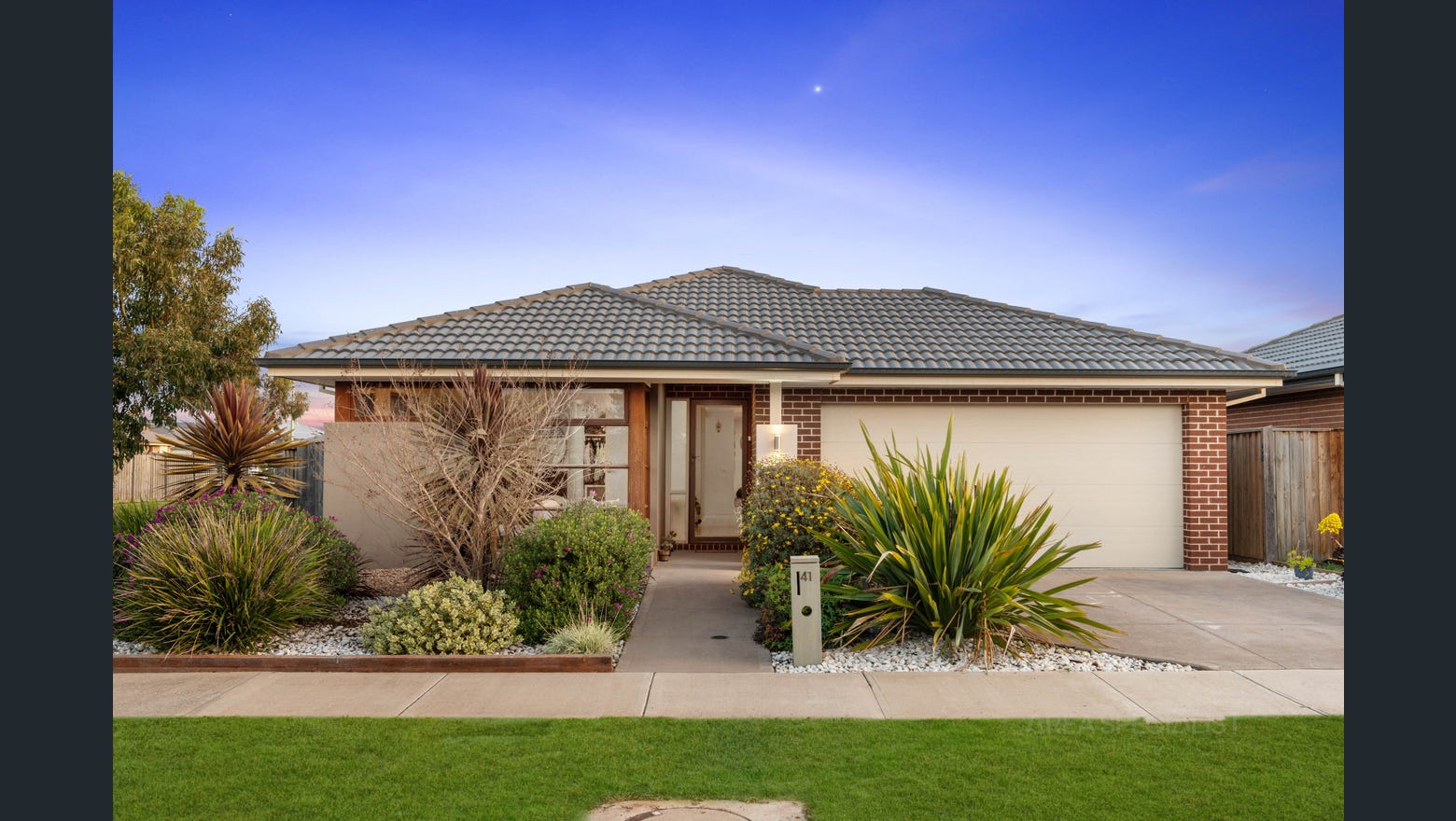 SPACIOUS SIL RESIDENCE IN DEER PARK — Home image 7
