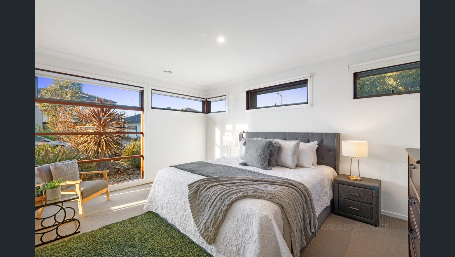 SPACIOUS SIL RESIDENCE IN DEER PARK — Home image 8
