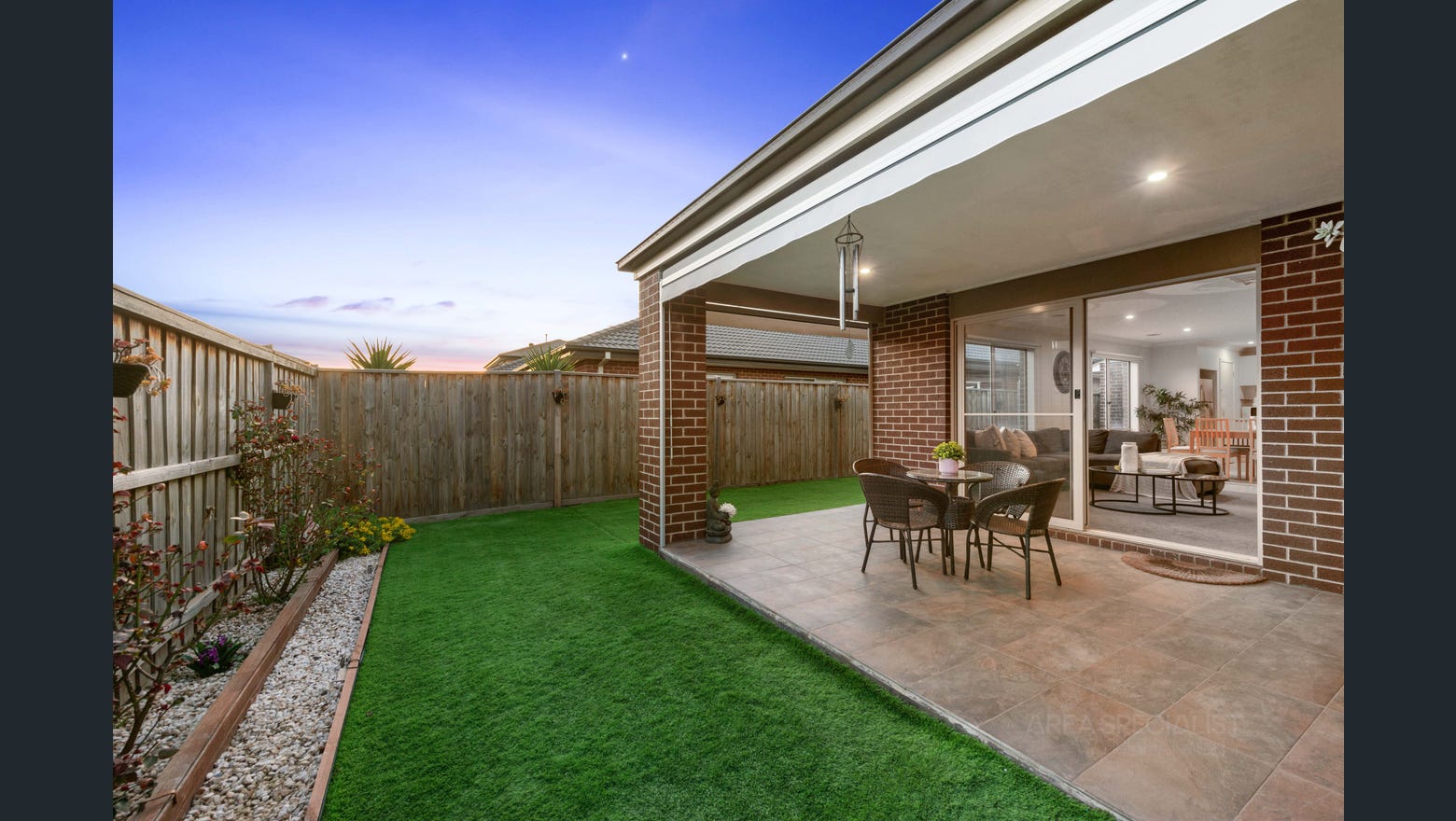 SPACIOUS SIL RESIDENCE IN DEER PARK — Home image 9