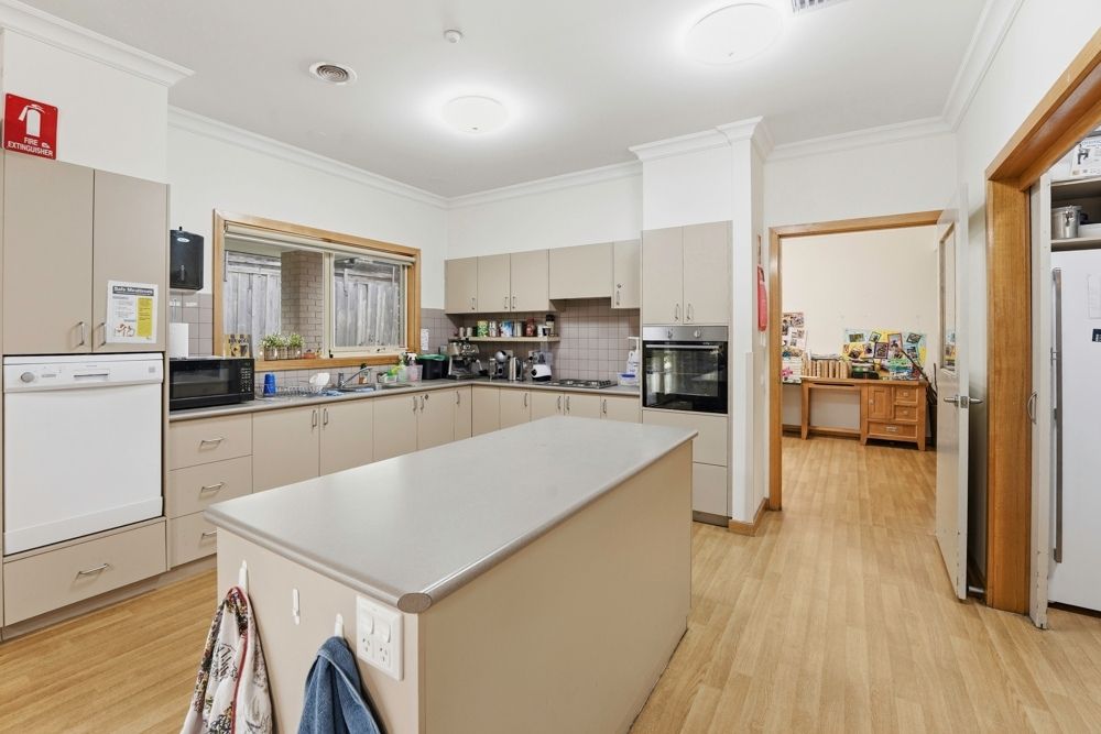 Mount Waverley — Home image 8