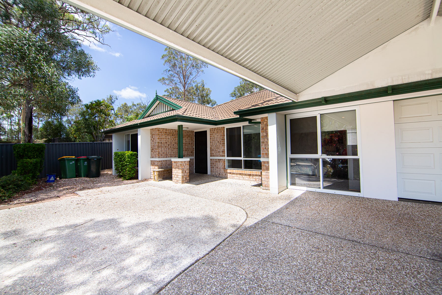 Modern Waterford retreat: spacious living, two lounges and covered patio — Home image 2