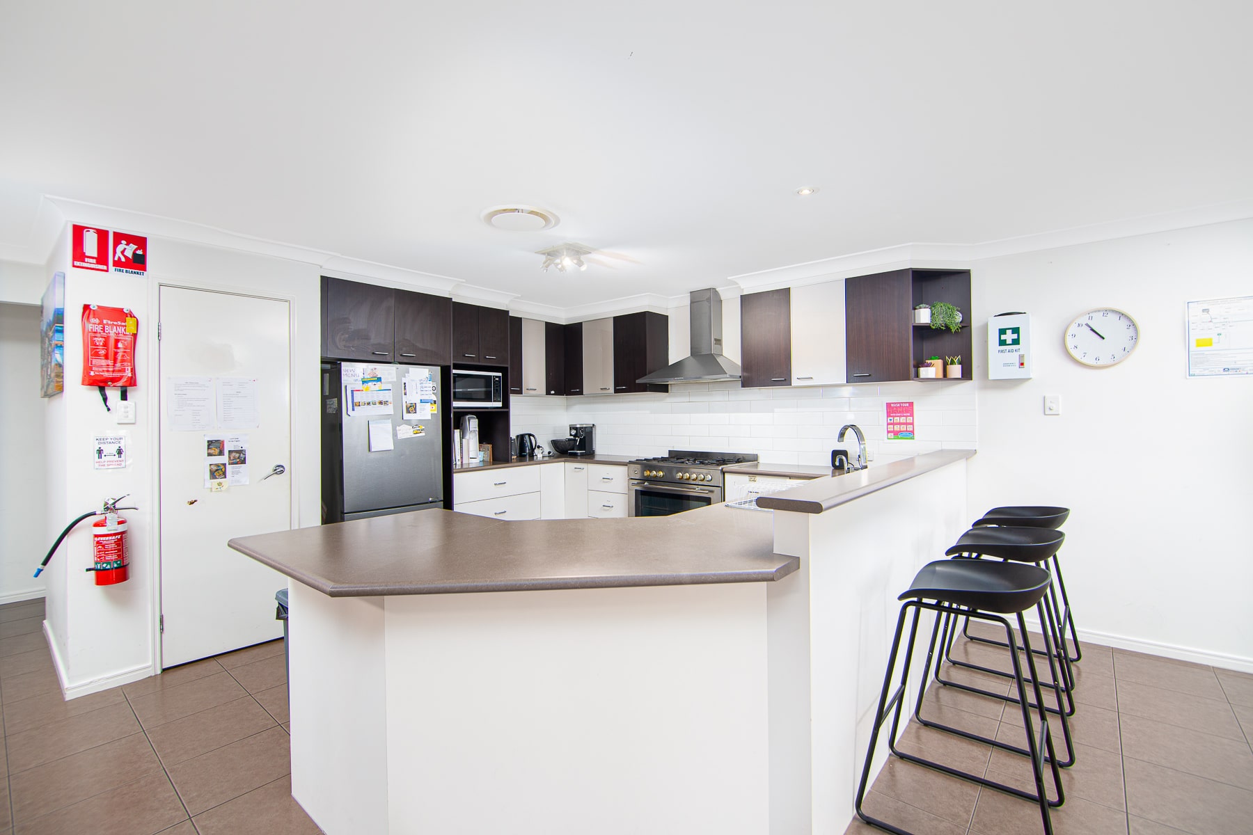 Modern Waterford retreat: spacious living, two lounges and covered patio — Home image 5