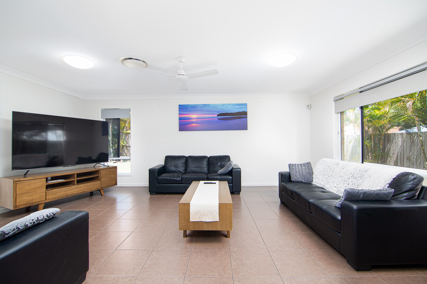 Modern Waterford retreat: spacious living, two lounges and covered patio — Home image 7