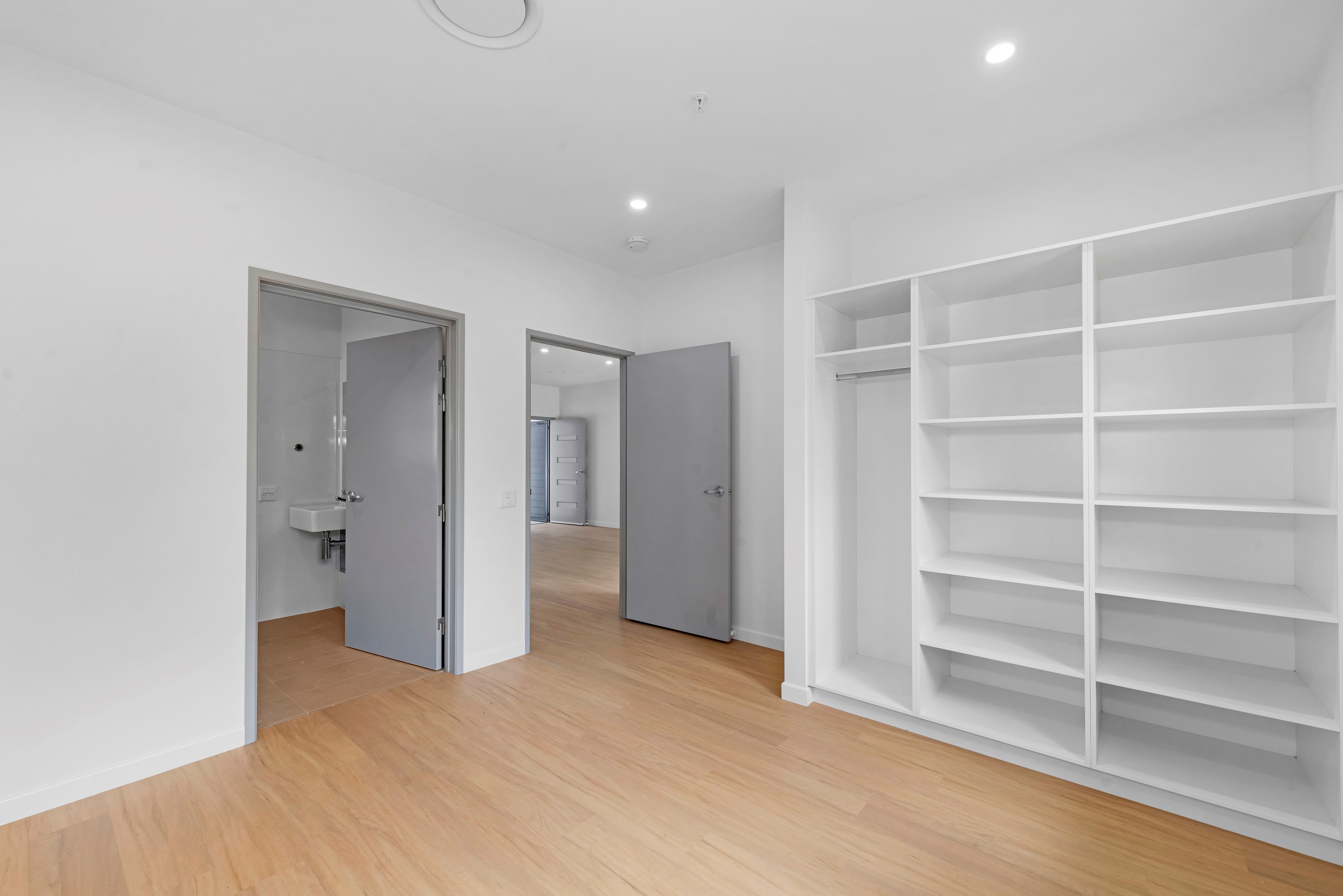 1 Robust/IL Villa remaining - bring your own supports — Home image 8